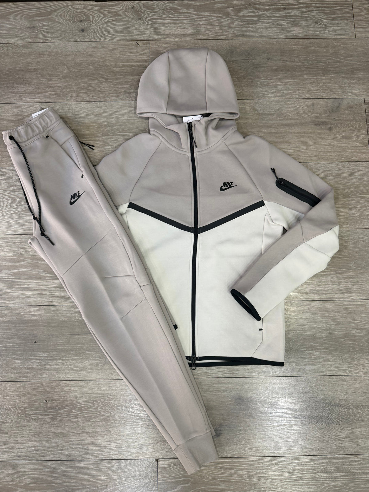 Nike tech Beige/off-white