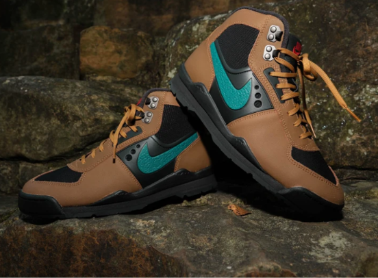 Nike BLTRO QS LT "BRITISH TAN"